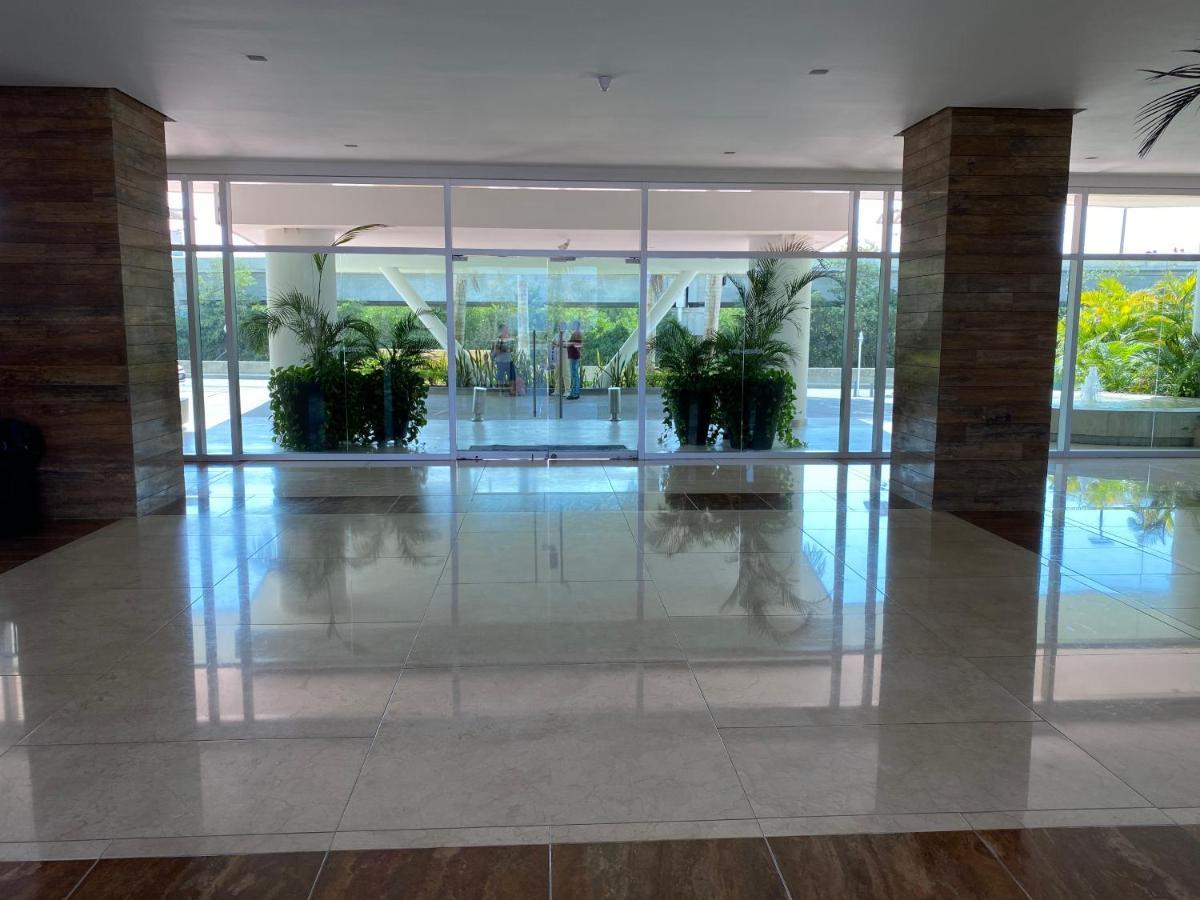 Hermoso Apartamento: Beachfront Comfort With Direct Access Apartment